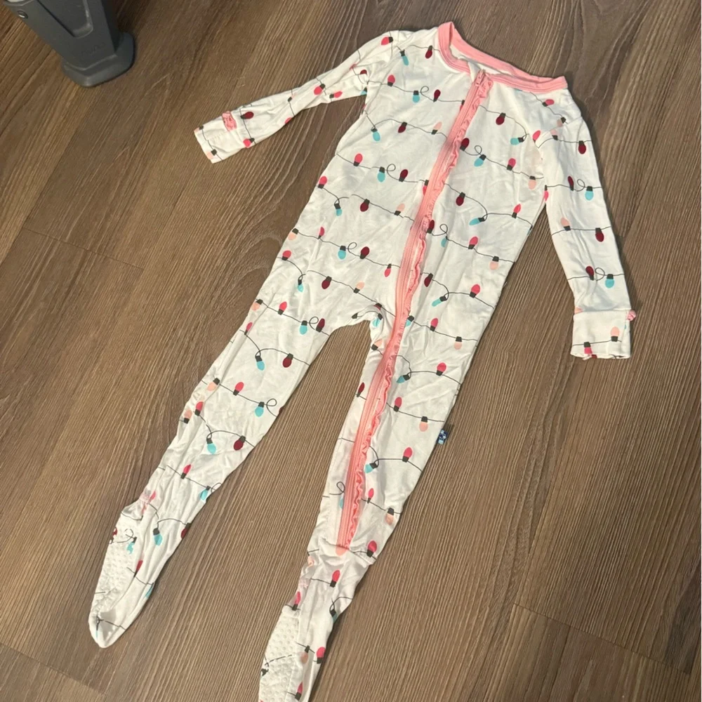 NWOT Kickee Pants Ruffle Pink String Lights Footie with Grips 12-18m